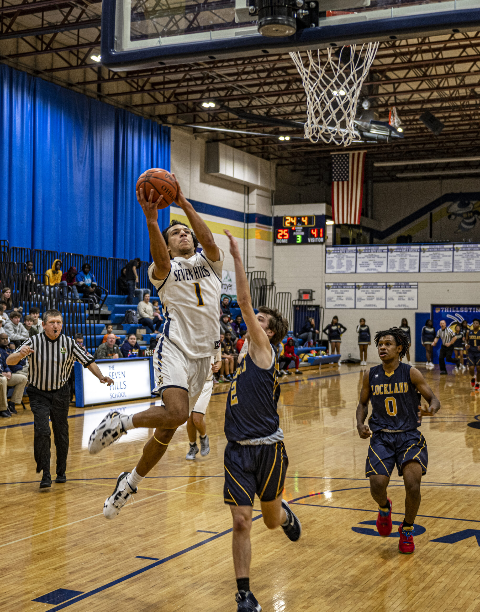 Boys Basketball wins Sectionals, advances to districts Seven Hills School